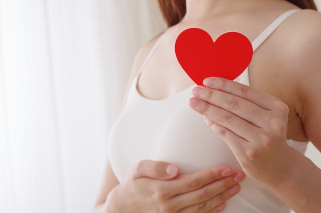 胸の前で♡ 胸の前で♡